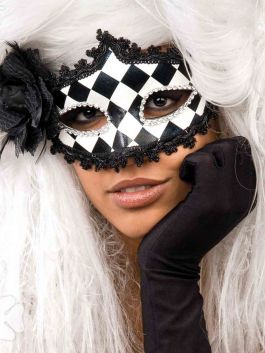 Squared mask with rose