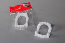 Vampire teeth in pb