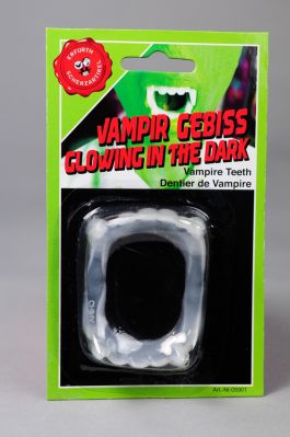 Vampire teeth GID on card